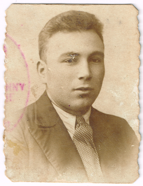 Micha� Osiowy przed wysiedleniem do Besarabii w 1941 roku. Fotografia sprzed 1941 roku ze zbior�w prywatnych W. Ho�ubka.