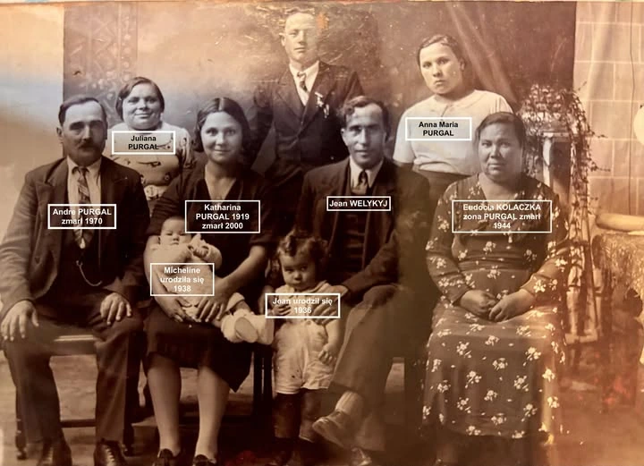 Rodzina Purgalów — fotografia z podpisami osób. Data i źródło do uzupełnienia.