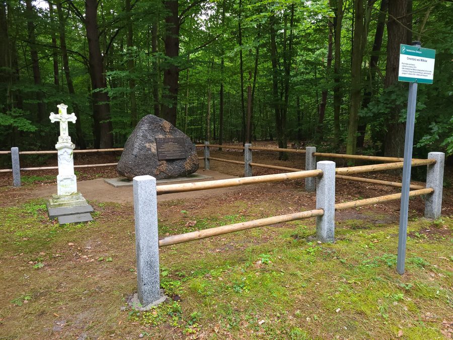 Cmentarz choleryczny i kamie� pami�ci w Mi�kowie