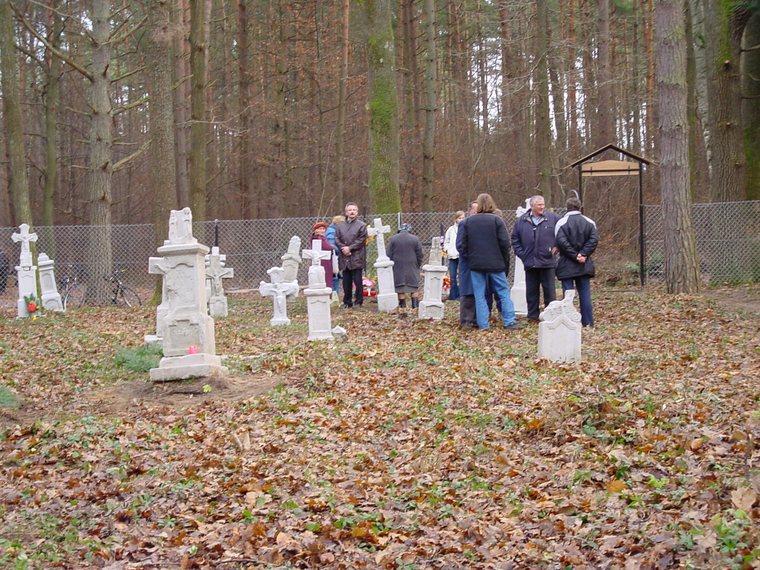 Poświęcenie cmentarza w Miłkowie — 23.11.2003 r.