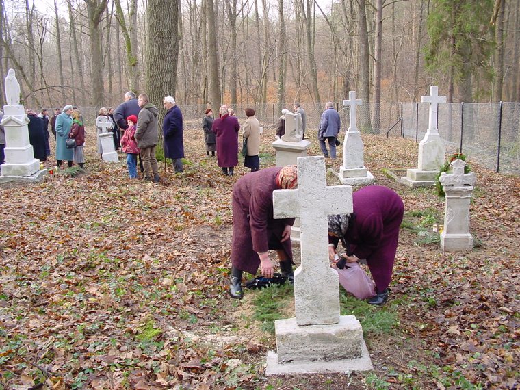 Poświęcenie cmentarza w Miłkowie — 23.11.2003 r.