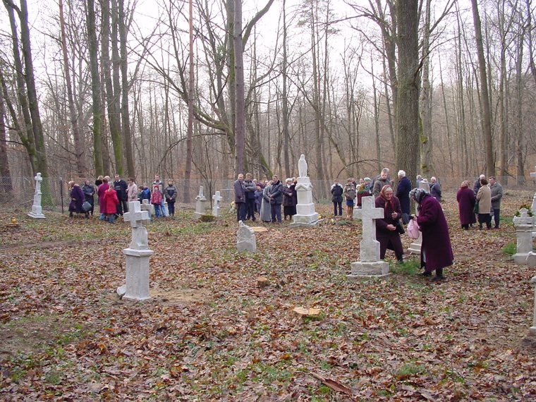 Poświęcenie cmentarza w Miłkowie — 23.11.2003 r.