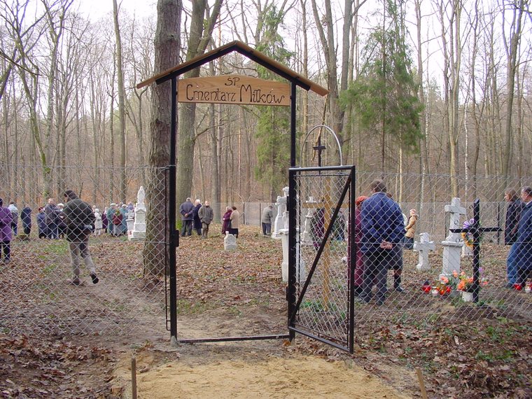 Poświęcenie cmentarza w Miłkowie — 23.11.2003 r.