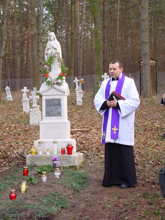 Poświęcenie cmentarza w Miłkowie — 23.11.2003 r.