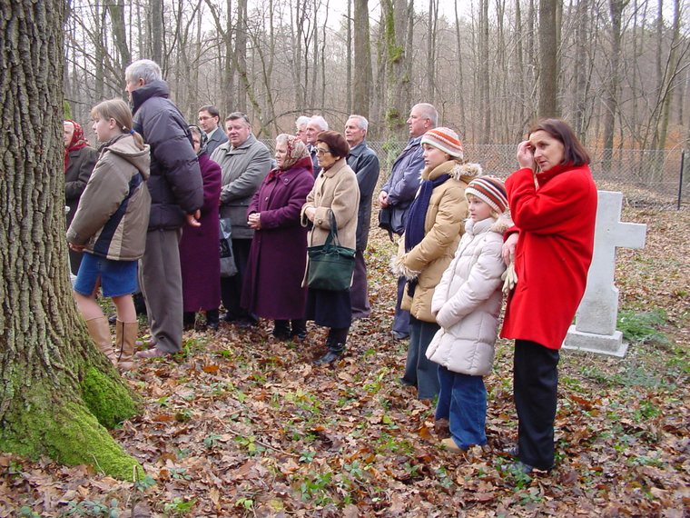 Poświęcenie cmentarza w Miłkowie — 23.11.2003 r.