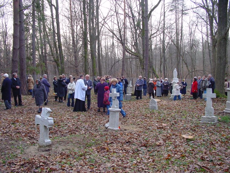 Poświęcenie cmentarza w Miłkowie — 23.11.2003 r.