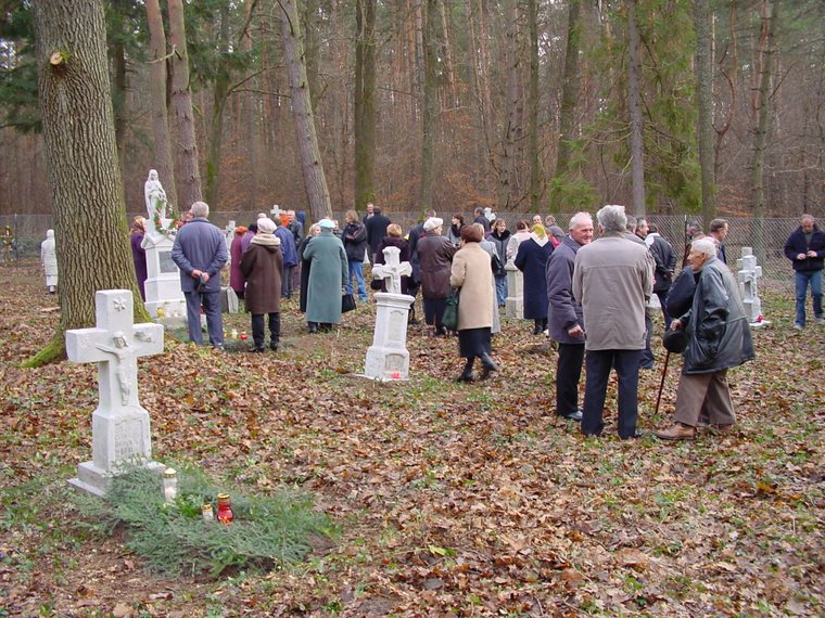 Poświęcenie cmentarza w Miłkowie — 23.11.2003 r.