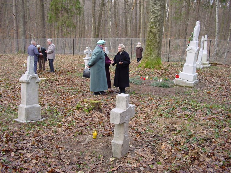 Poświęcenie cmentarza w Miłkowie — 23.11.2003 r.